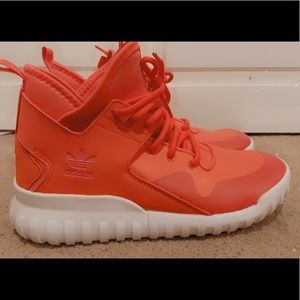 GORGEOUS CHERRY RED ADIDAS TUBULAR 🍒